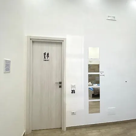 לינה וארוחת בוקר Airys - House 4*