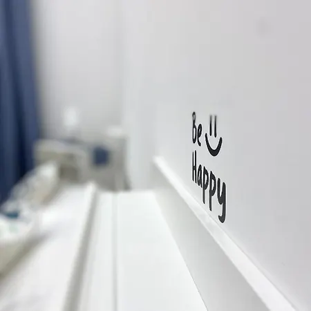 לינה וארוחת בוקר Airys - House 4*